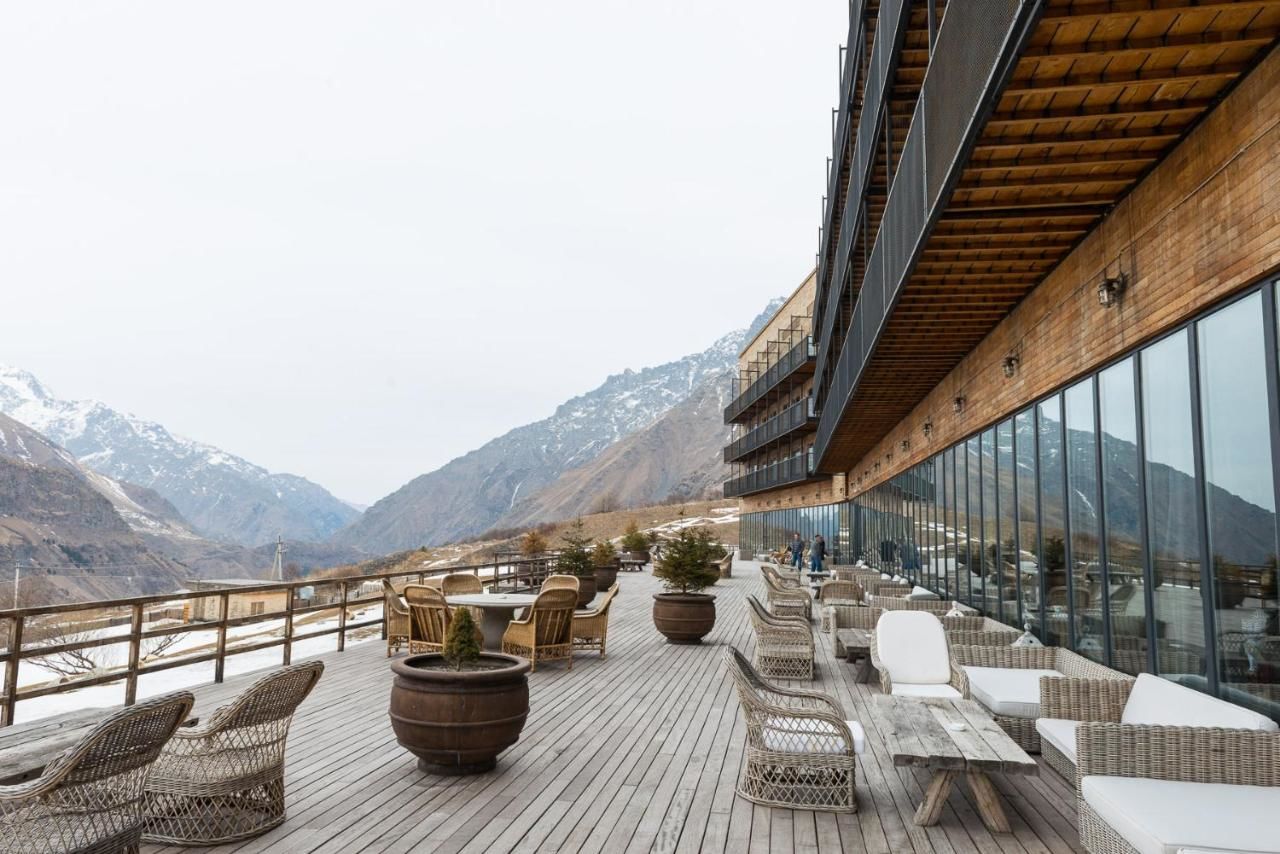 Отель Rooms Hotel Kazbegi Степанцминда-42