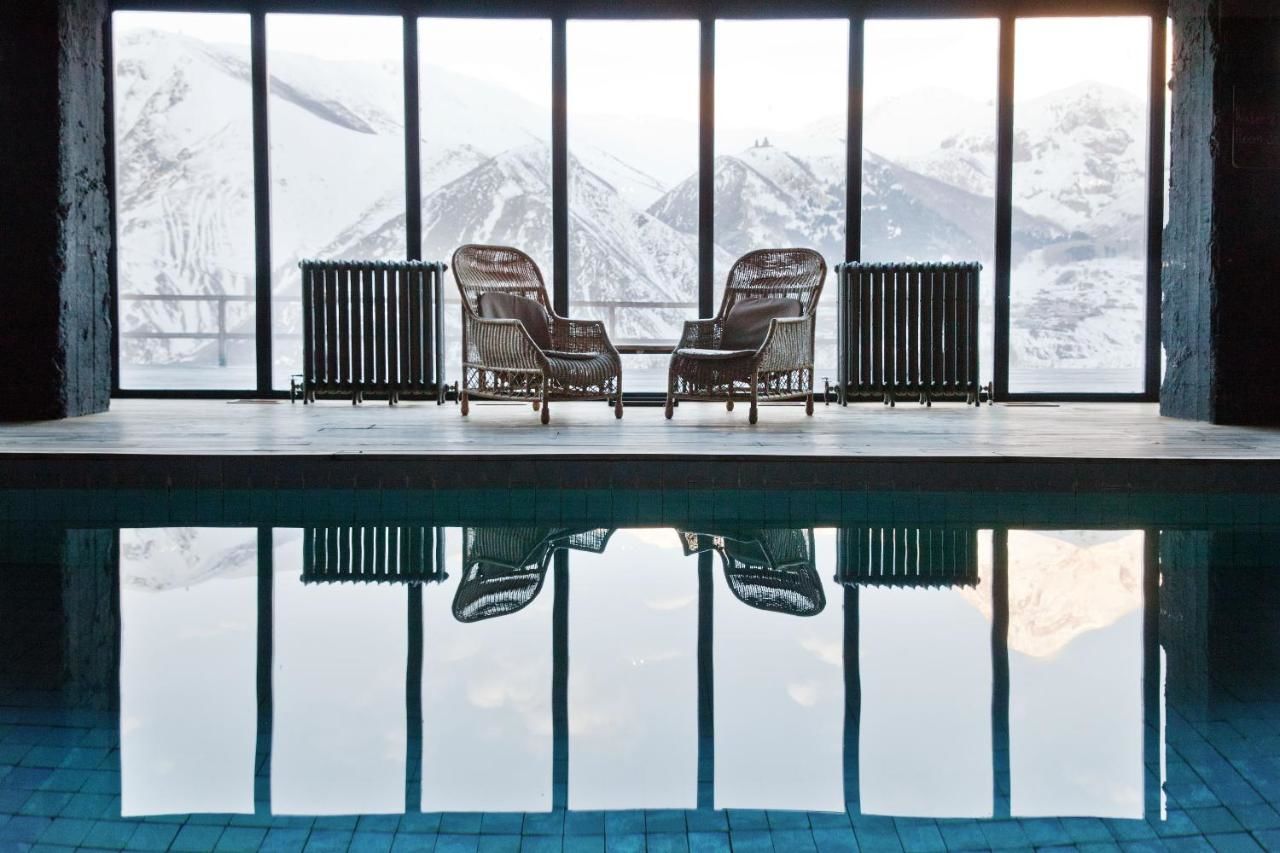 Отель Rooms Hotel Kazbegi Степанцминда-47